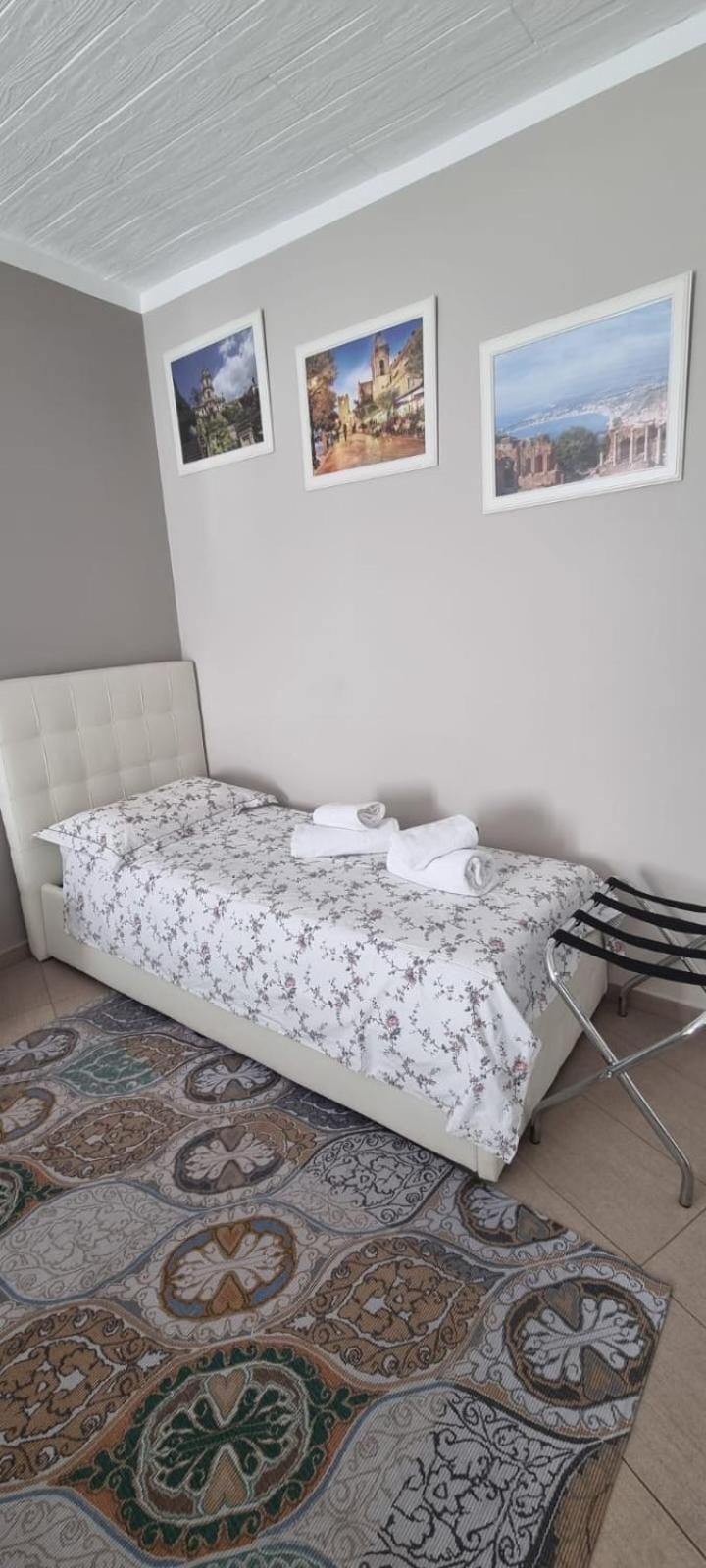 La Regina Di Saba Bed & Breakfast Piazza Armerina Bagian luar foto