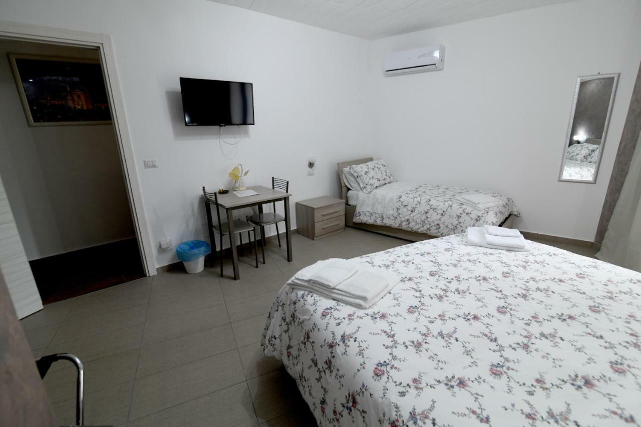 La Regina Di Saba Bed & Breakfast Piazza Armerina Bagian luar foto